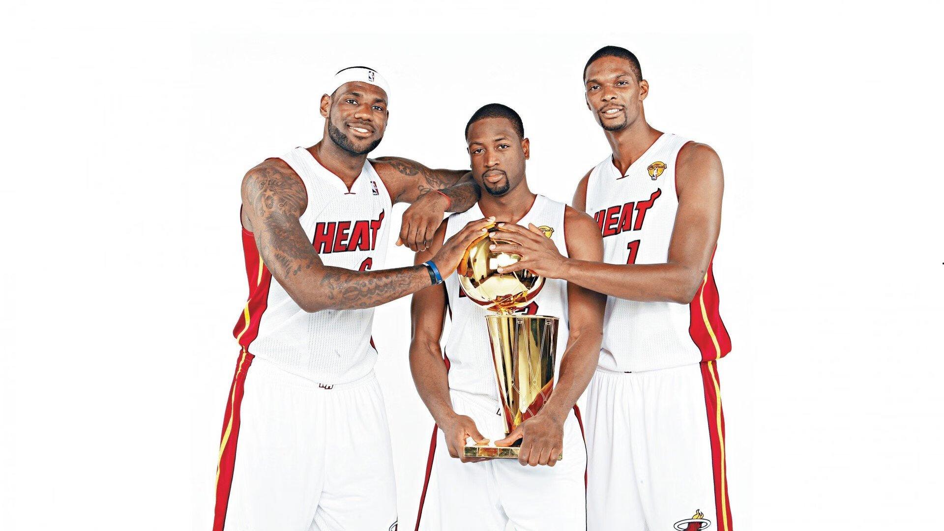 NBA总决赛激战正酣，勇士队逆转取胜扳平大比分