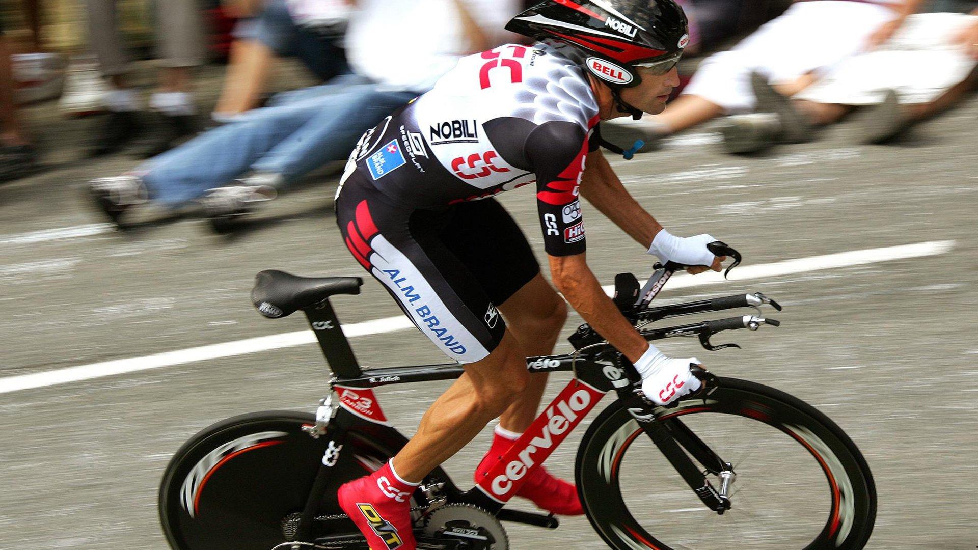 德甲联赛激战正酣，拜仁慕尼黑紧追领头羊勒沃库森